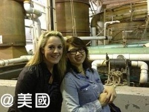 本系學生與美國朋友合照